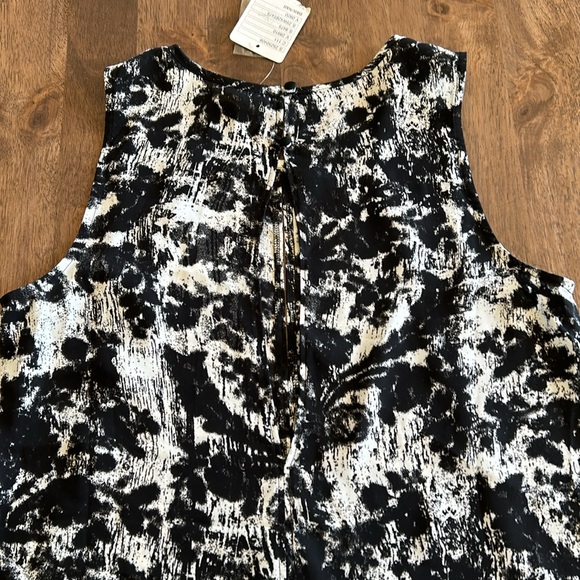 Sleeveless blouse. Size S - Picture 2 of 4